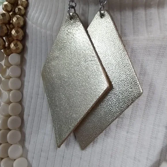 2678 Plunder Gold &Cream Beaded 3 Strand Necklace and Gold Color LeatherEarrings - Picture 3 of 8